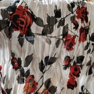Red Roses & Vines Romantic Scarf